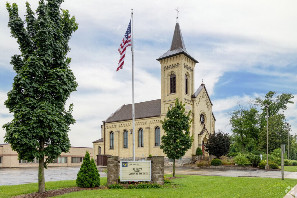St. Louis School is a private school located in Caledonia.