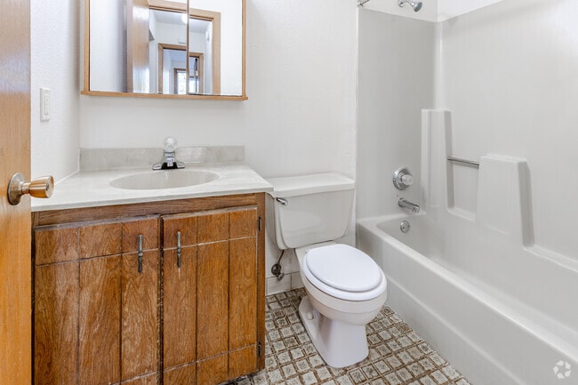 2BR, 1BA - 730SF - Bathroom