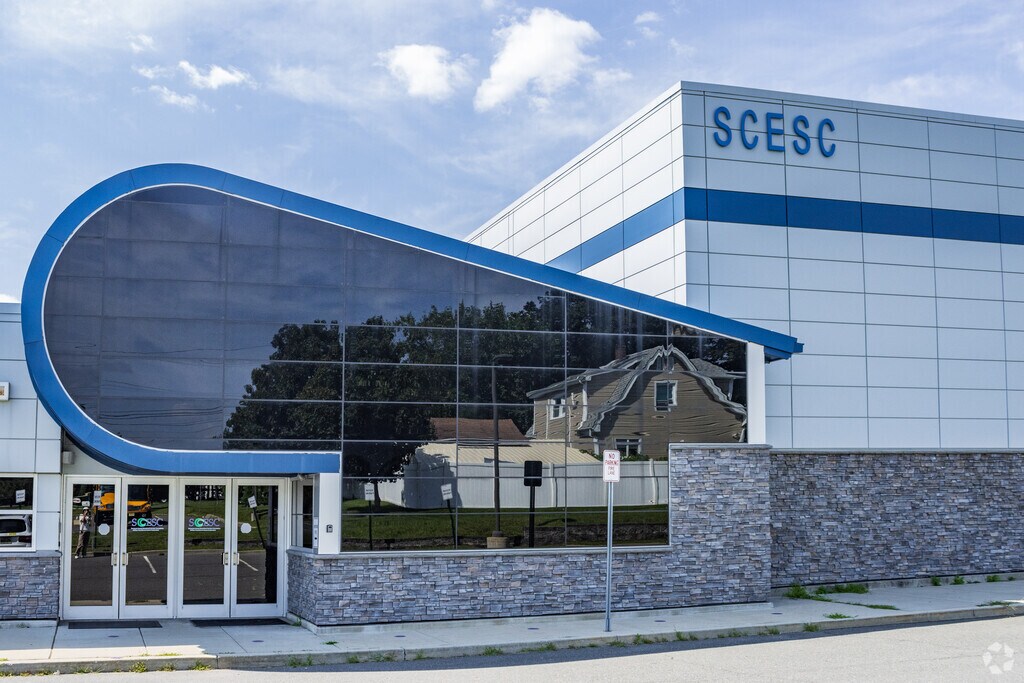 Somerset Secondary Academy provides education to children in the neighborhood of Finderne.