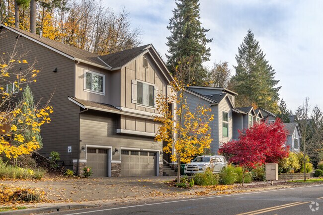Discover Westridge: Surrounded by fall colors and fresh air in Lake Oswego.