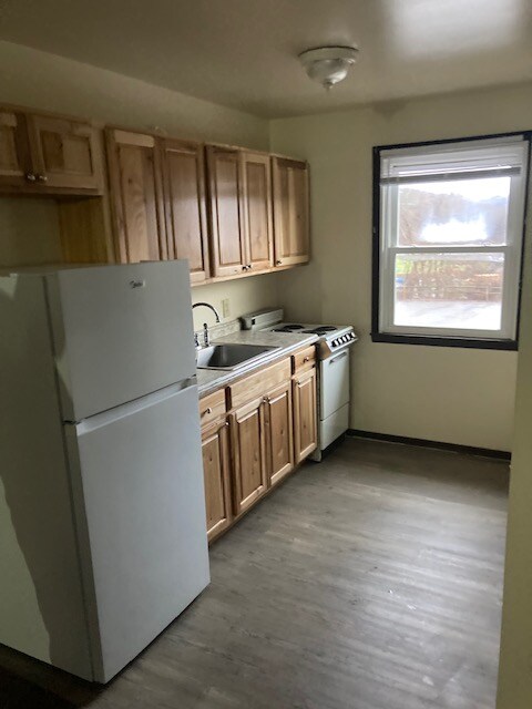 228 Eastwood Dr, Butler, PA 16001