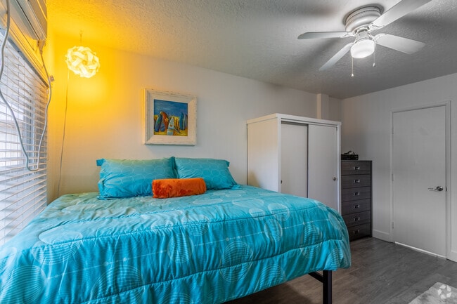 Campus Quad 4BR, 4BA - 1,100 SF