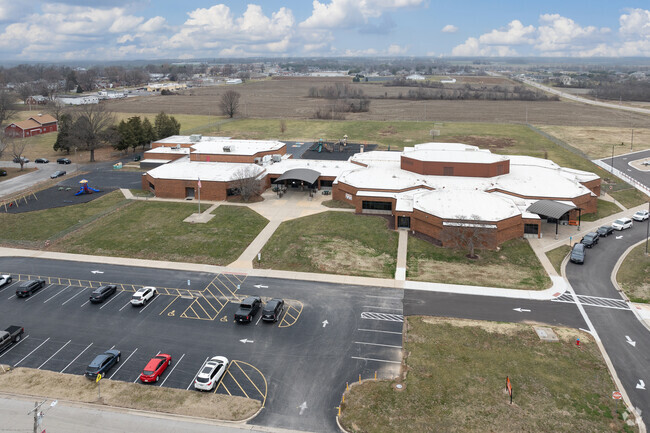 W J Zahnow Elementary School in Waterloo, IL aligns with Illinois state standards.