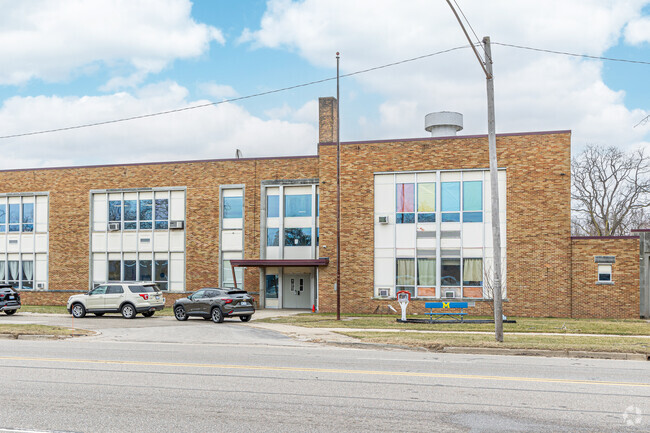 Fair Plain Middle School is a public school located in Benton Harbor, Michigan.