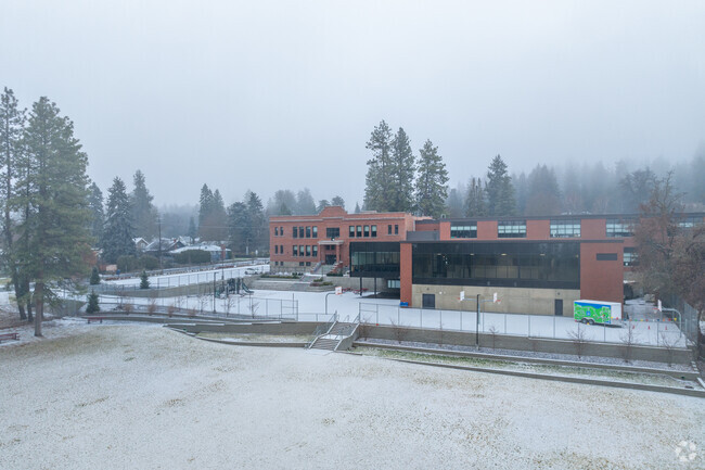 Franklin Elementary offers some outdoor space behind the school for its students.