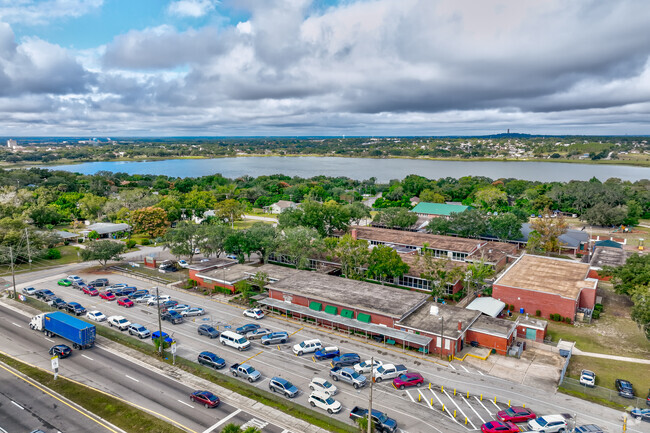 Aerial context of school_building
