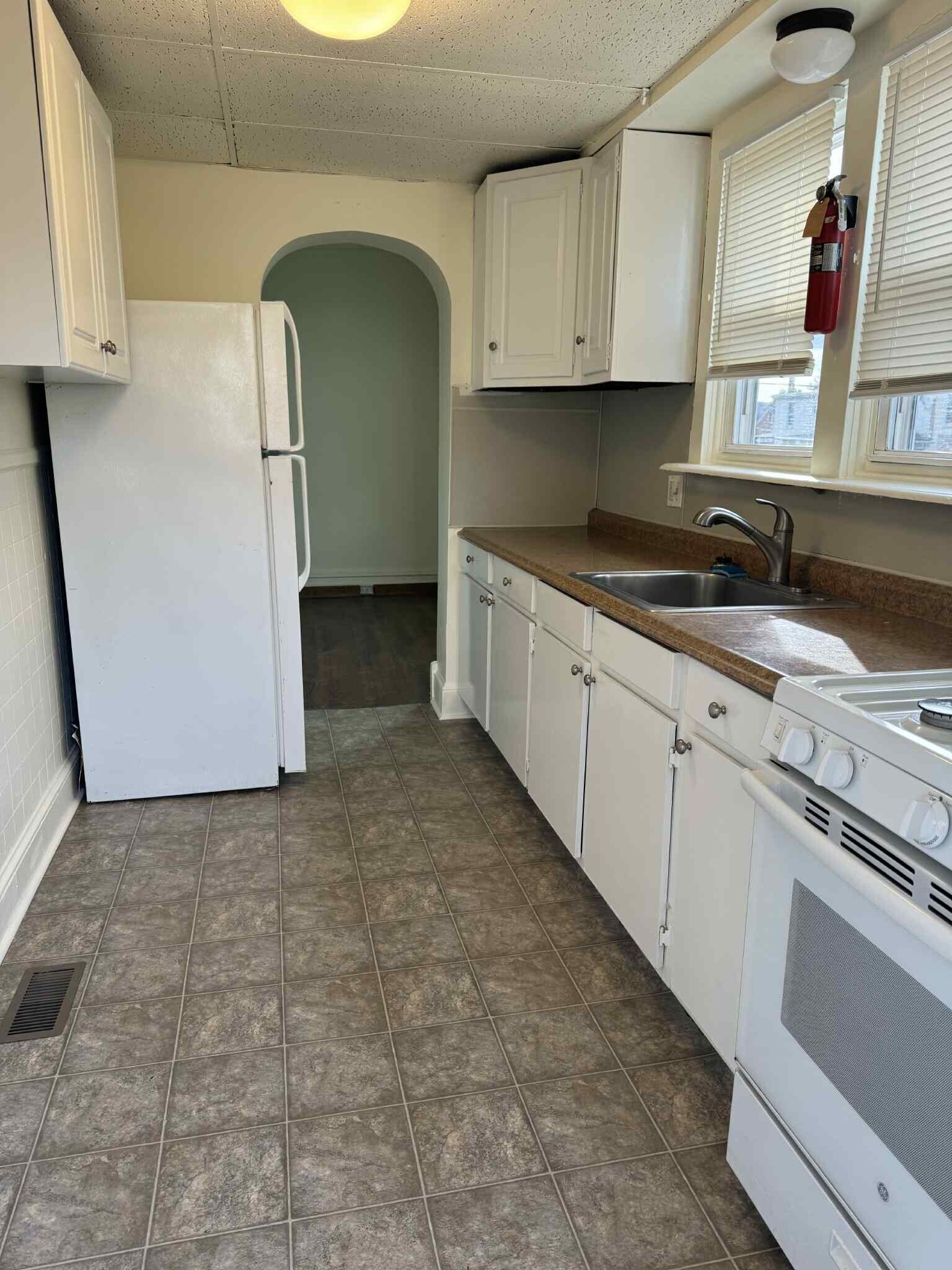 635 Chestnut St unit 1, Pottstown, PA 19464 - photo 1