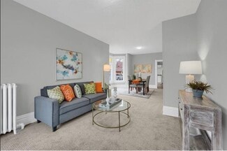 1055 7th St W Unit Modern 2 bed 1 bath den, Saint Paul, MN 55102