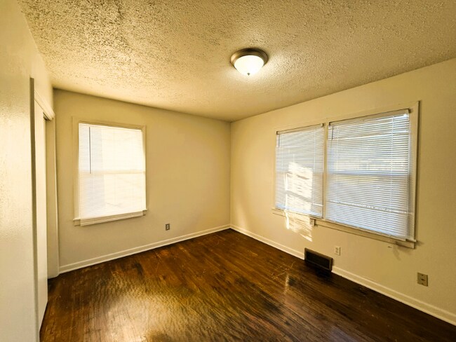 1114 S Waverly St, Wichita, KS 67218 - photo 7