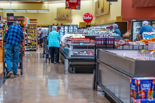 The proximity of Schuncks to Venice offers residents easy access to a wide variety of products.