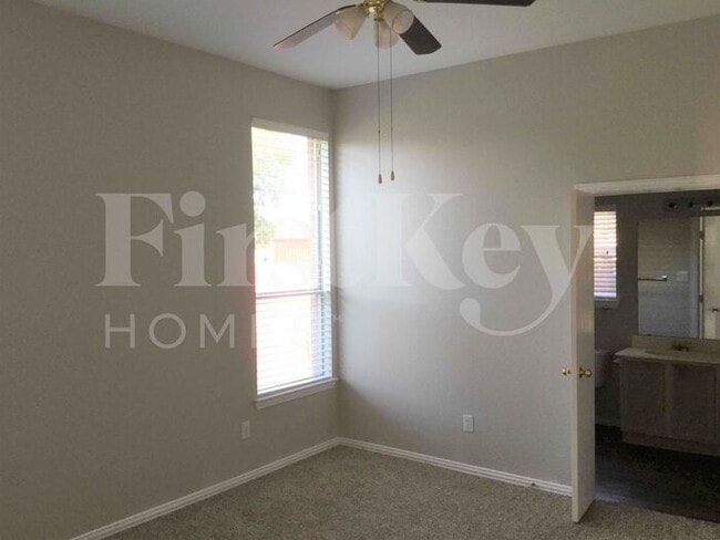 1012 Port Mansfield Dr, Little Elm, TX 75068 - photo 6