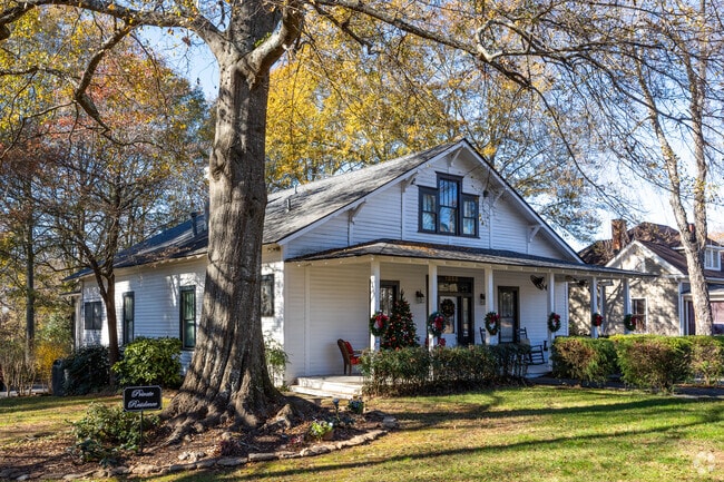 One of the many historic homes that line the streets of Roswell.