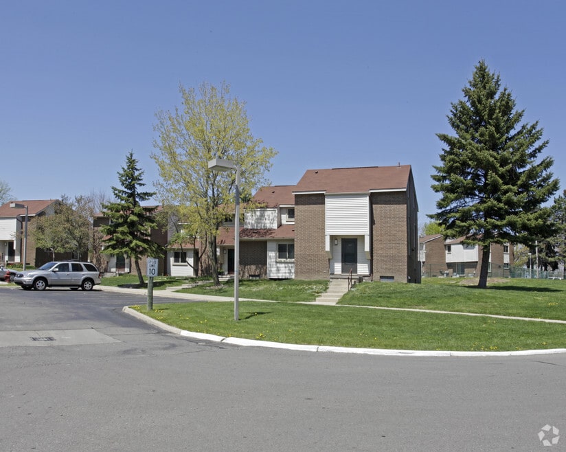 Walled Lake Villa, Walled Lake, MI 48390 - photo 1