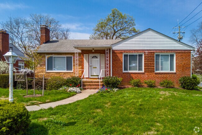 Quaint Single-Story Ranch Homes are popular in North Kensington.