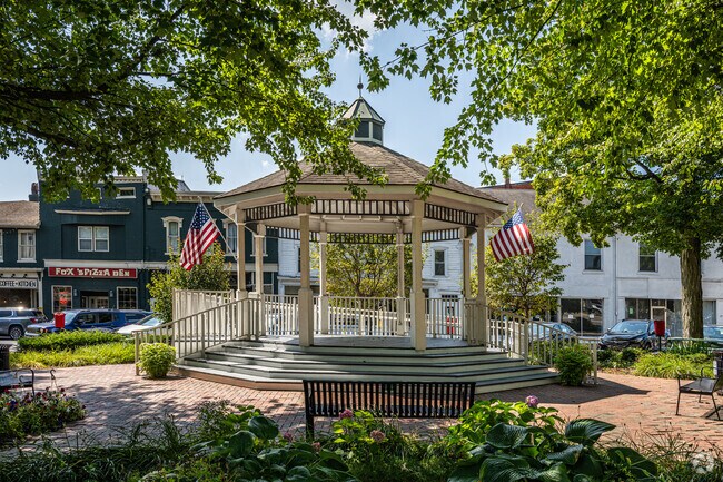 A large gazebo sits in downtown Lisbon and is used for various activities.