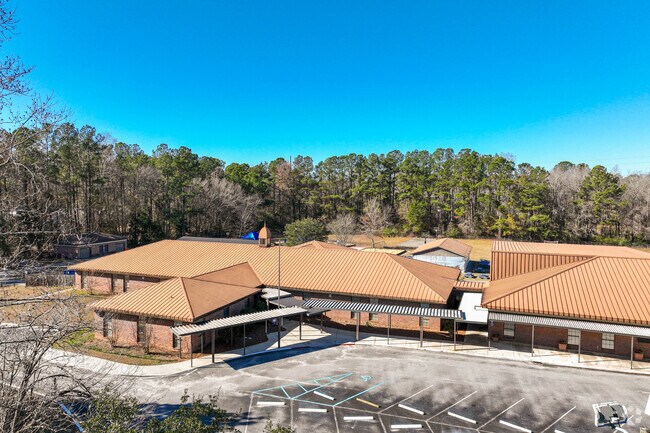 Cultivate a wonderful education at Summerville Apostolic Academy.