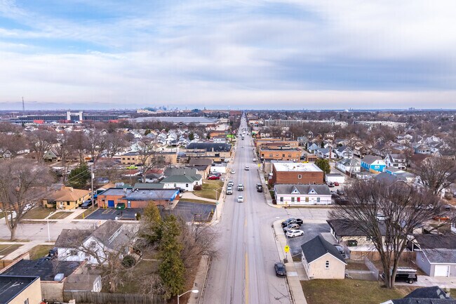 Greenfield Ave runs on the north edge on Conrad Gardens.