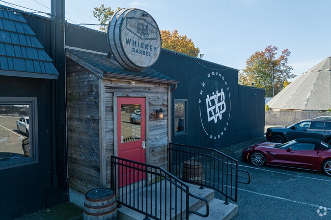 Whiskey Barrel is an amazing spot to wine and dine in Stratford.