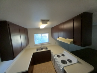 1094 W D St Unit B, Lemoore, CA 93245