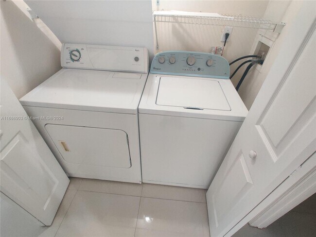 11165 SW 6th St unit 305, Pembroke Pines, FL 33025 - photo 6