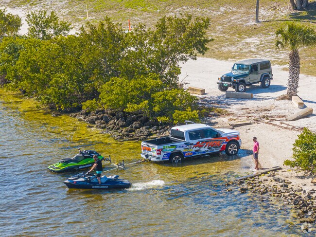 Visitors of Palmetto Estuary Preserve unload waverunners into Manatee River.
