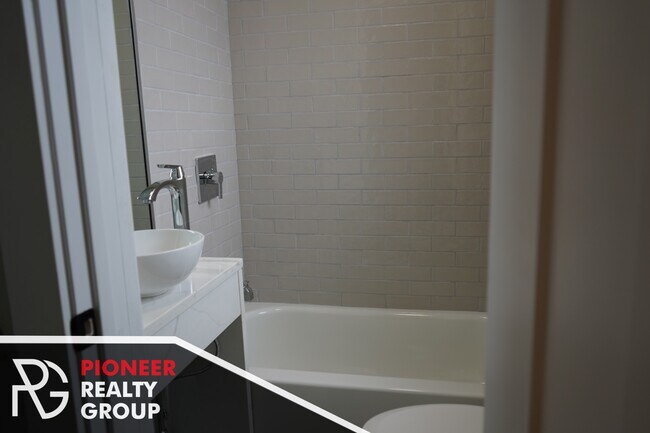 501 W Belmont Ave unit 505-6D, Chicago, IL 60657 - photo 6