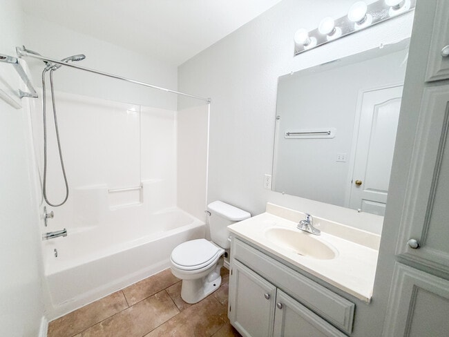 709 Sonesta Dr unit D, Harlingen, TX 78550 - photo 4