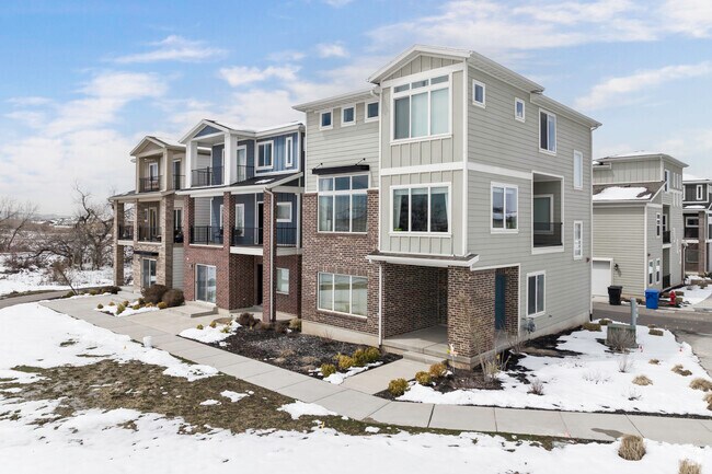 Single-family homes in the area have a median price of 710 thousand dollars, while townhouses are 475 thousand.