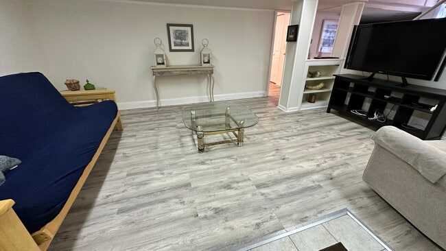 11423 Schuylkill Rd unit BSMT, Rockville, MD 20852 - photo 3