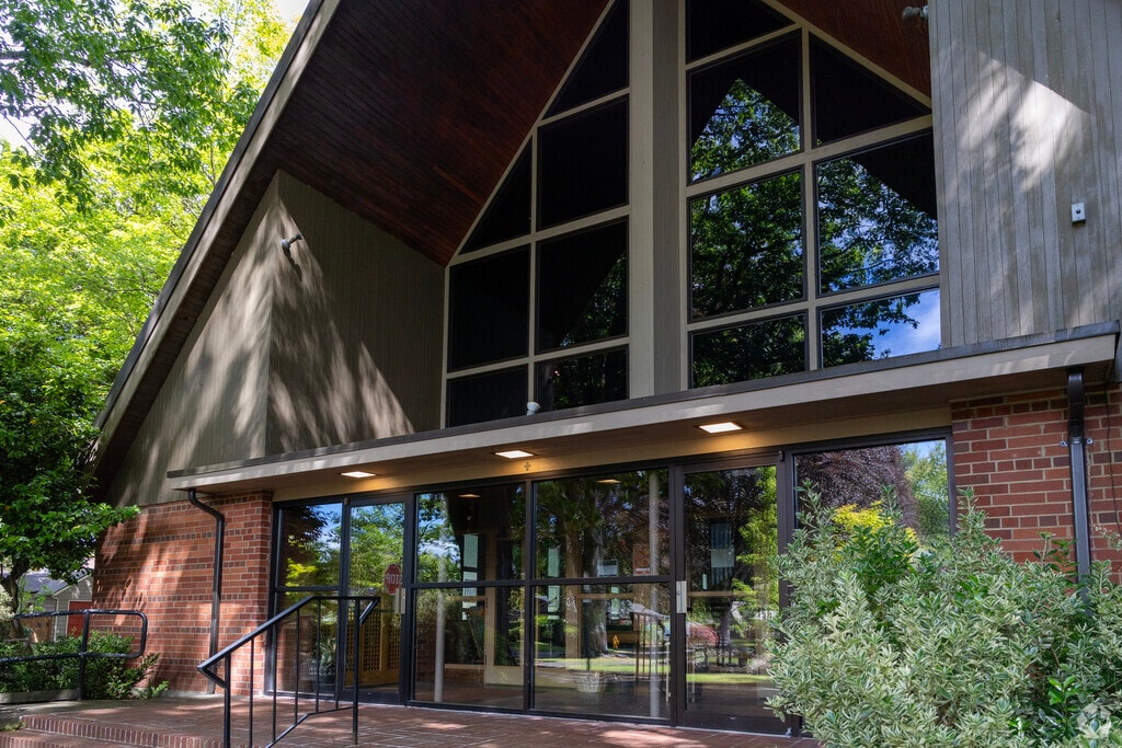 Big Leaf Montessori School