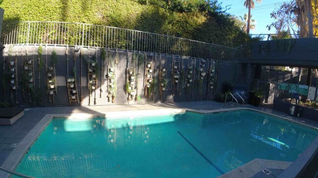 939 Palm Ave unit 401, West Hollywood, CA 90069 - photo 4