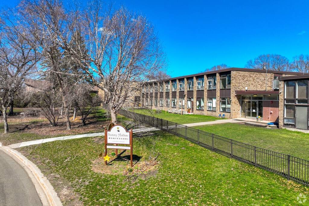 The student population of Sunny Hollow Montessori is 112.