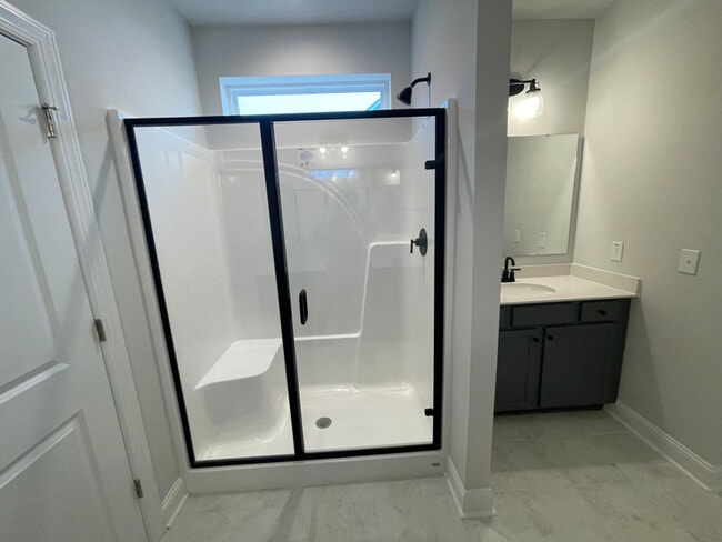 704 Sutherland Ct, Raeford, NC 28376 - photo 3