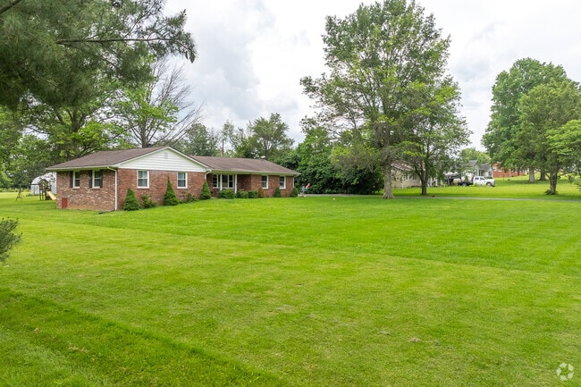 The median home in Centerville was constructed in 1994.