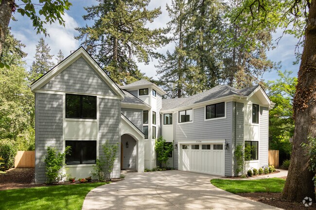 A shaded Millennial Mansion in the Bryant Neighborhood.