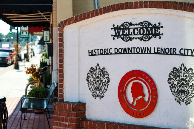 Take a stroll through the Historic Downtown area of Lenoir City to find boutiques and shops.