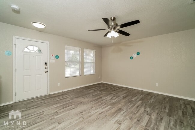 659 Northlake Dr, New Braunfels, TX 78130 - photo 4