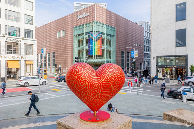 One of Sf's many heart statues rests on the corner of Geary and Stockton Street in Downtown.