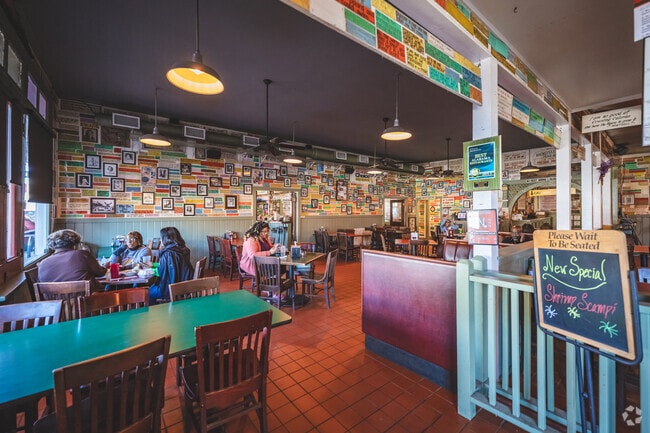 Texas St. residents love Wintzell's Oyster House for fresh seafood.