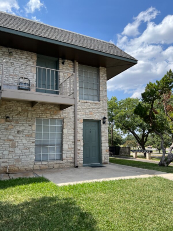1232 E Live Oak Rd, Schertz, TX 78154 - photo 1
