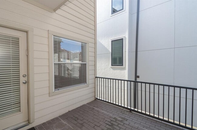703 Detering St unit C, Houston, TX 77007 - photo 6