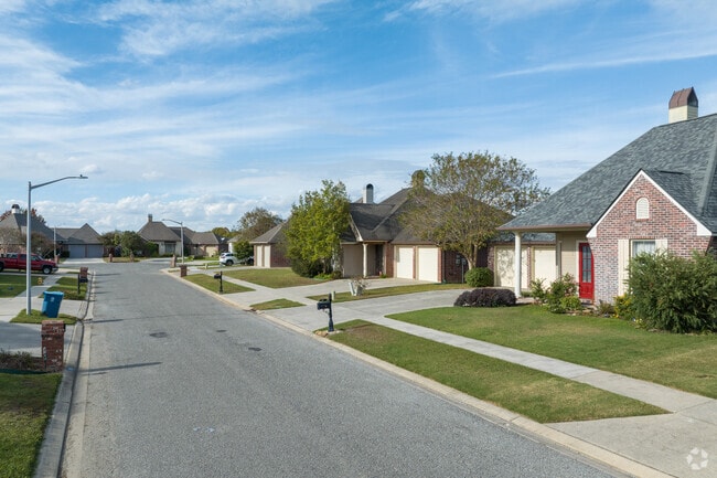 Newly built neighborhoods can be found in Kaliste Saloom.