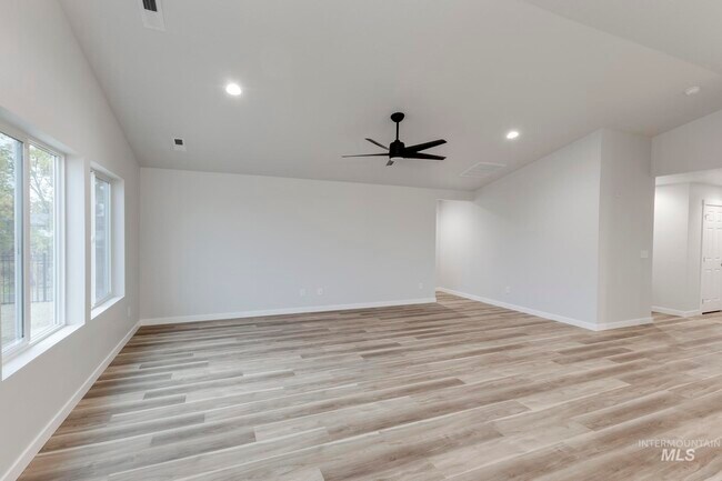 315 N Madrone Ave, Kuna, ID 83634 - photo 5