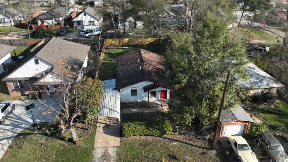 104 N Oneal St, Caldwell, TX 77836 - photo 2