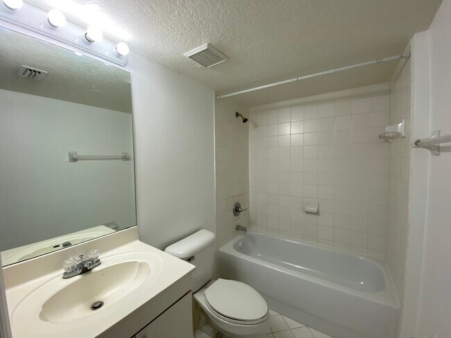 2910 SE 13th Ave unit 102, Homestead, FL 33035 - photo 7