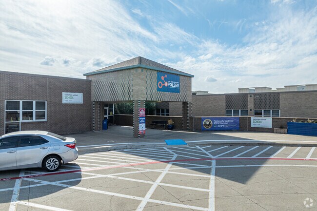 The student population at Polser Elementary is 462 students.