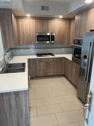 10908 Hartsook St Unit 202, North Hollywood, CA 91601