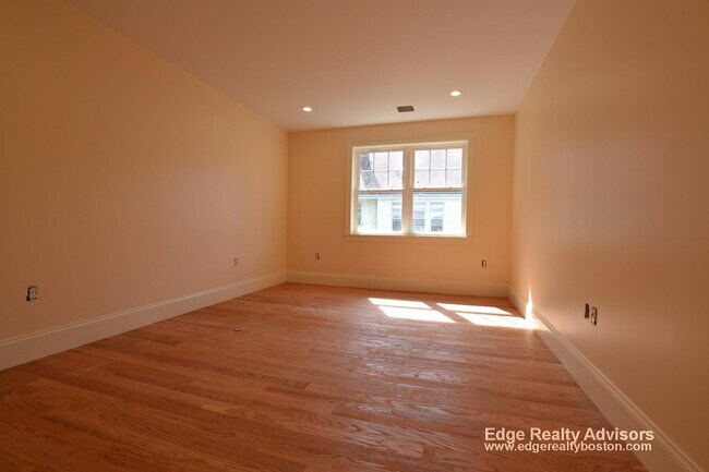 35 Pratt St unit 2, Allston, MA 02134 - photo 5
