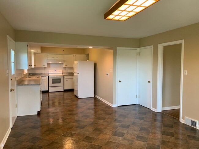 2900 Newtown Pike unit A, Lexington, KY 40511 - photo 6