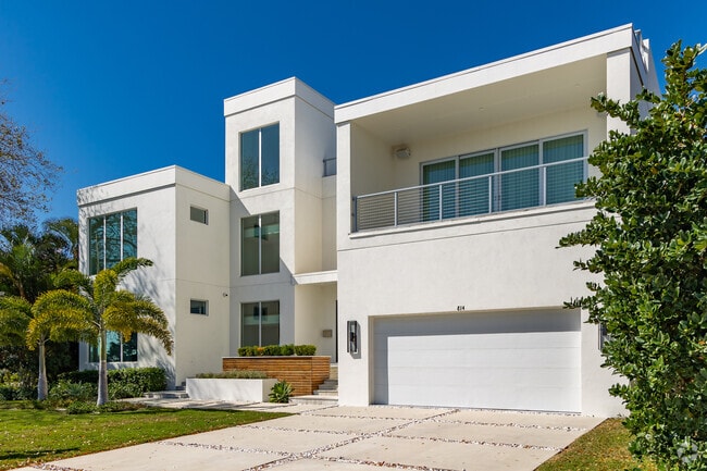 Modern architecture homes can also be found in Davis Islands.